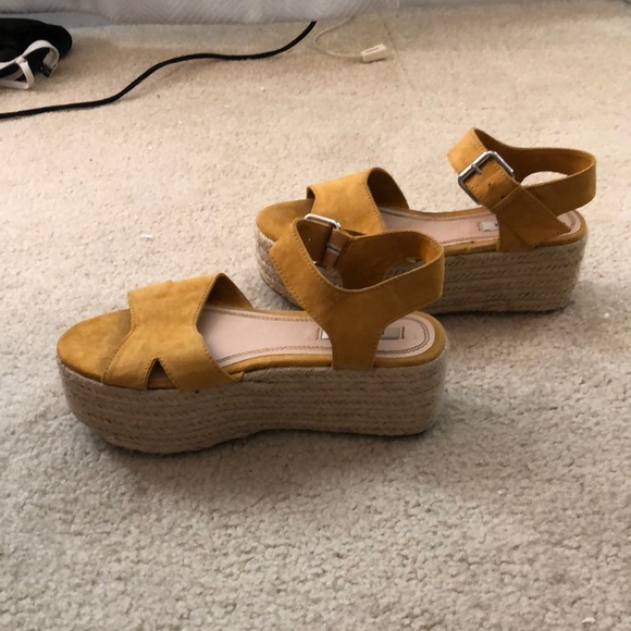 Sandals - Picture 3 of 6